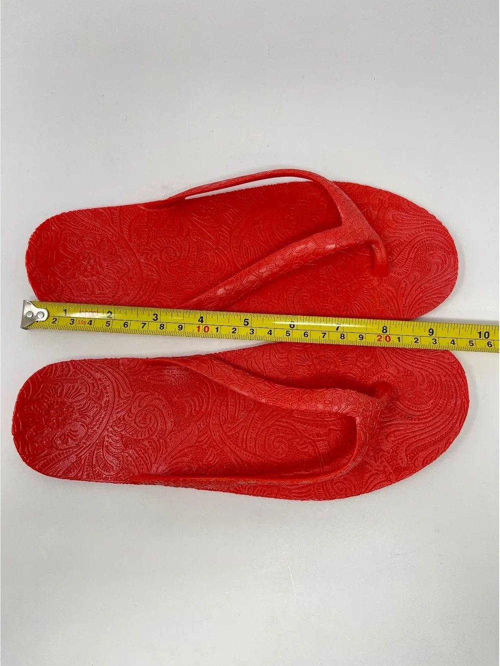 Womens Red Floral Embossed Rubber Flip Flops Sandals Flat Thong Slip On Shoes S